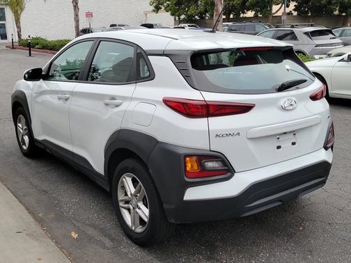 White 2021 Hyundai KONA SE