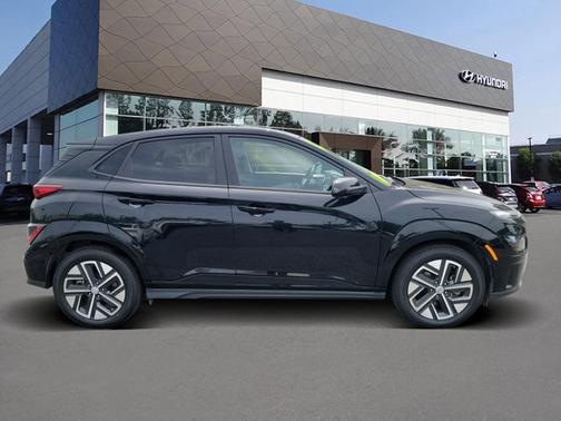 Black 2023 Hyundai KONA EV SE