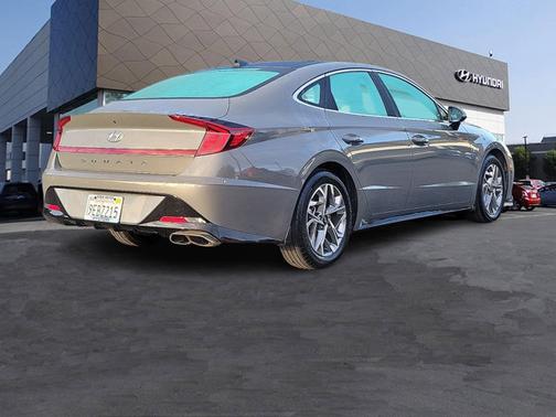 2022 Hyundai SONATA SEL