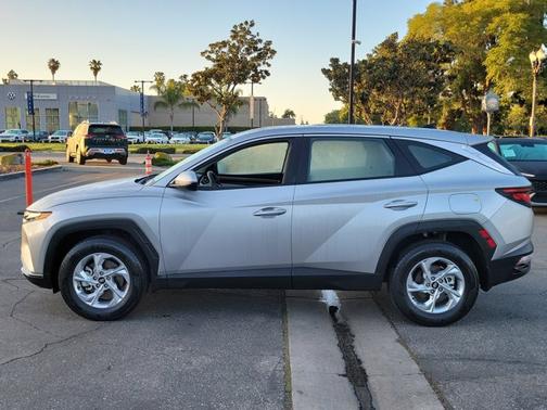2023 Hyundai TUCSON SE