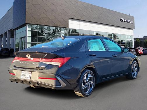 2025 Hyundai ELANTRA HEV SEL Sport