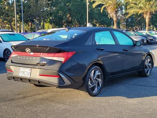 2025 Hyundai ELANTRA HEV SEL Sport