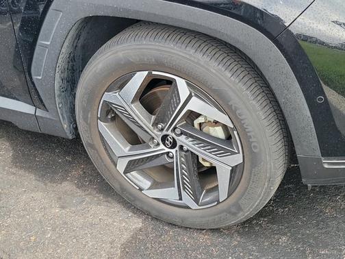 Black 2023 Hyundai TUCSON Limited