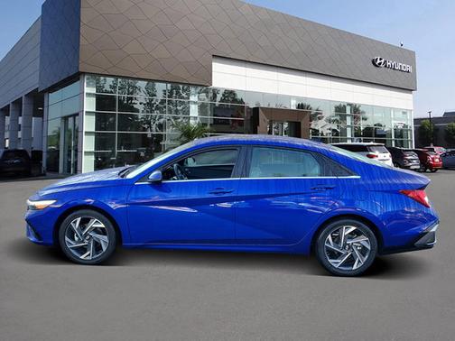 2025 Hyundai ELANTRA Limited