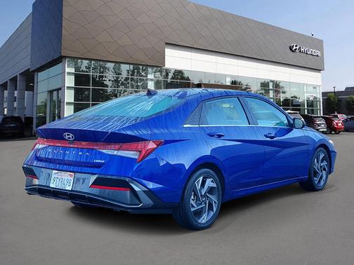 2025 Hyundai ELANTRA Limited
