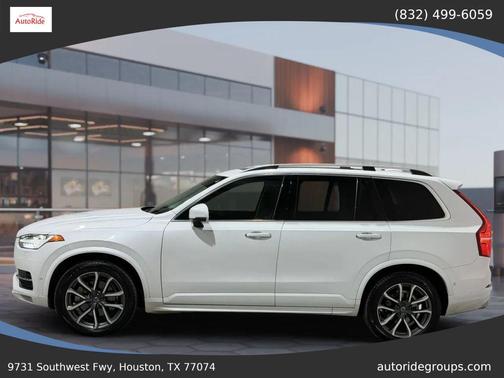 White 2019 Volvo XC90 T6 Momentum