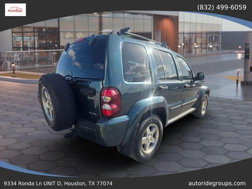 Green 2005 Jeep Liberty Sport