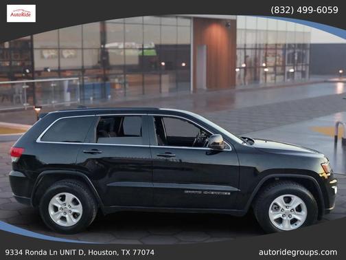 Diamond Black Crystal Pearlcoat 2017 Jeep Grand Cherokee Laredo
