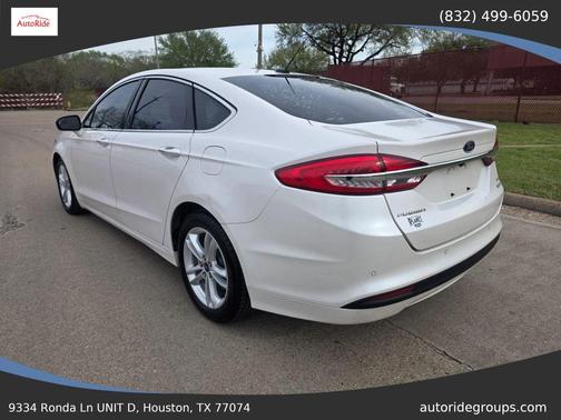 White 2018 Ford Fusion SE