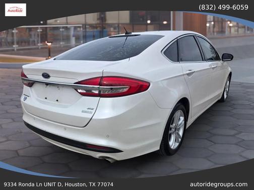 White 2018 Ford Fusion SE