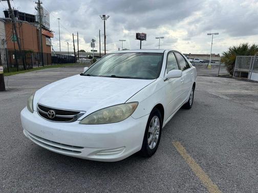 White 2004 Toyota Camry LE