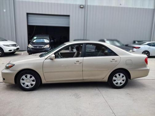 2004 Toyota Camry LE