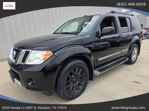 2011 Nissan Pathfinder LE