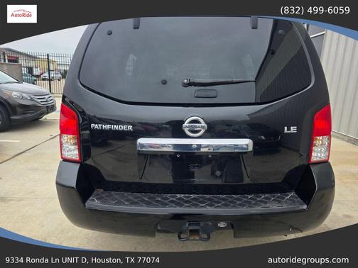 2011 Nissan Pathfinder LE