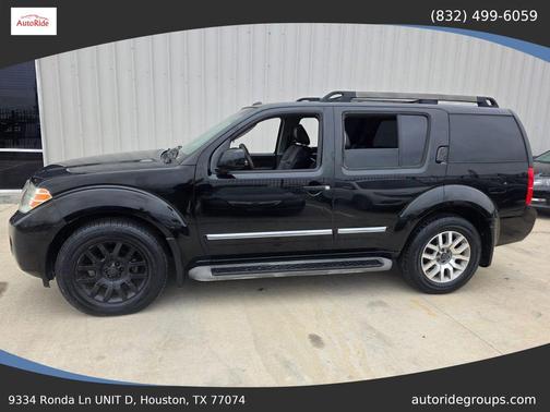 2011 Nissan Pathfinder LE