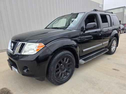 2011 Nissan Pathfinder LE