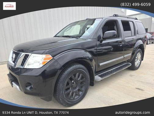2011 Nissan Pathfinder LE