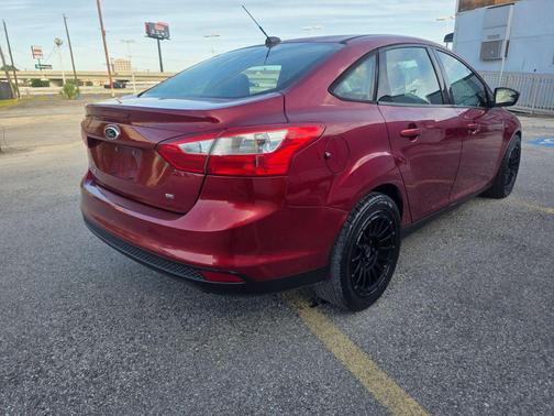 Red 2013 Ford Focus SE