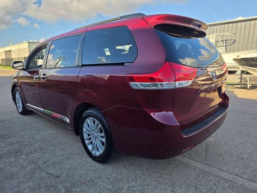 2013 Toyota Sienna XLE
