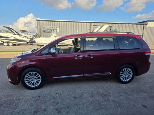 2013 Toyota Sienna XLE