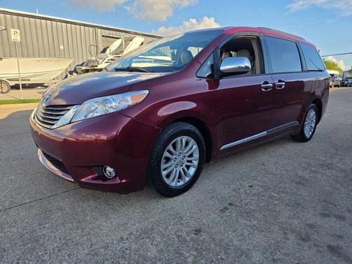 2013 Toyota Sienna XLE