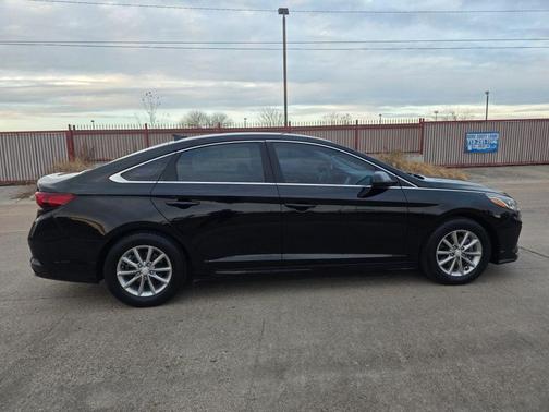 2018 Hyundai SONATA SE