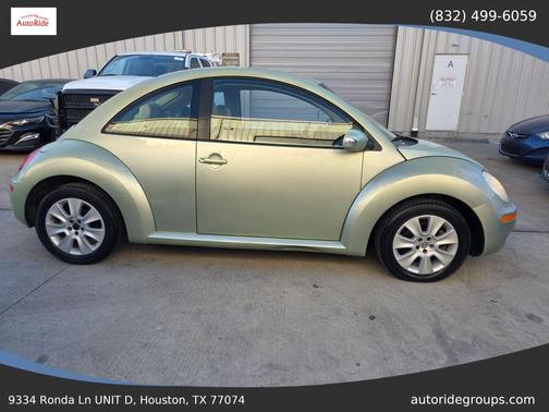 Gecko Green Metallic 2008 Volkswagen New Beetle S