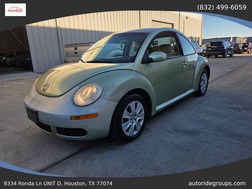 Gecko Green Metallic 2008 Volkswagen New Beetle S