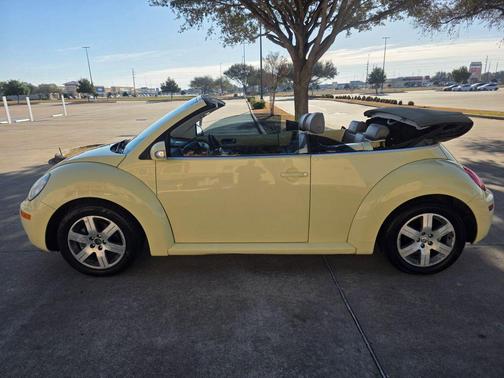 2006 Volkswagen New Beetle 2.5