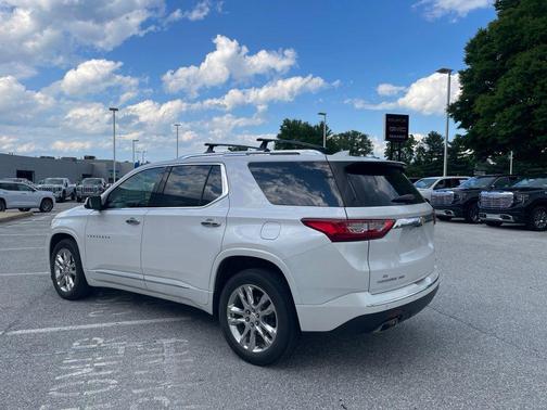 Iridescent Pearl Tricoat 2021 Chevrolet Traverse High Country