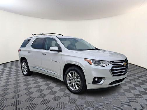 Iridescent Pearl Tricoat 2021 Chevrolet Traverse High Country
