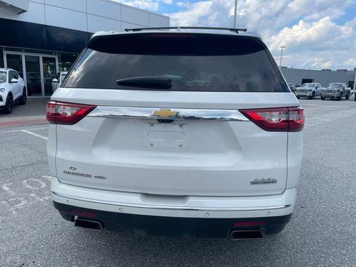 Iridescent Pearl Tricoat 2021 Chevrolet Traverse High Country