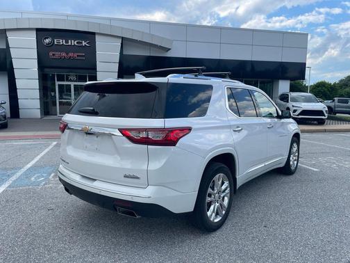 Iridescent Pearl Tricoat 2021 Chevrolet Traverse High Country