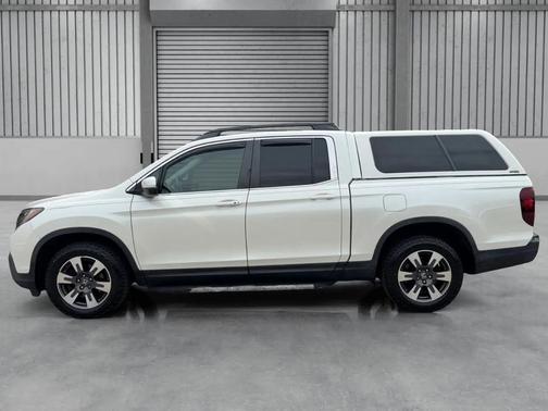 White Diamond Pearl 2017 Honda Ridgeline RTL