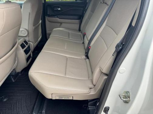 White Diamond Pearl 2017 Honda Ridgeline RTL