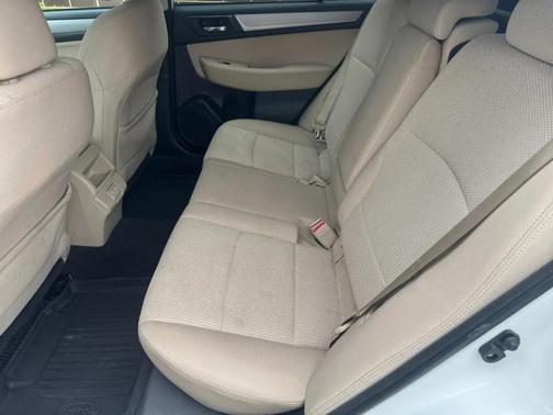 Crystal White Pearl 2019 Subaru Outback 2.5i Premium