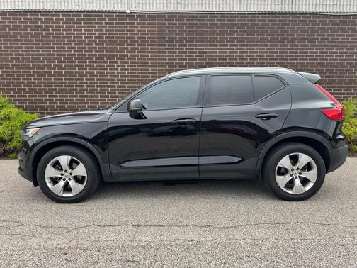 2019 Volvo XC40 T5 Momentum