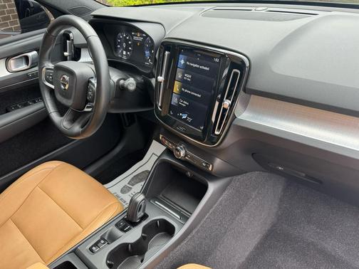 2019 Volvo XC40 T5 Momentum