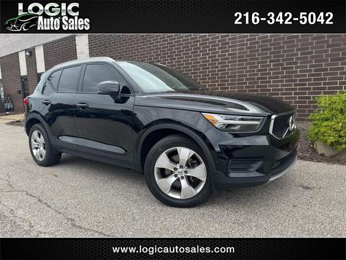 2019 Volvo XC40 T5 Momentum