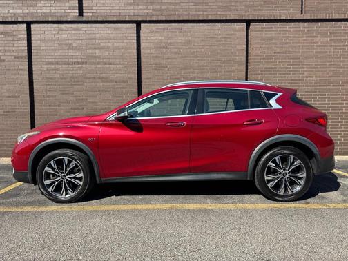 2018 INFINITI QX30 Premium