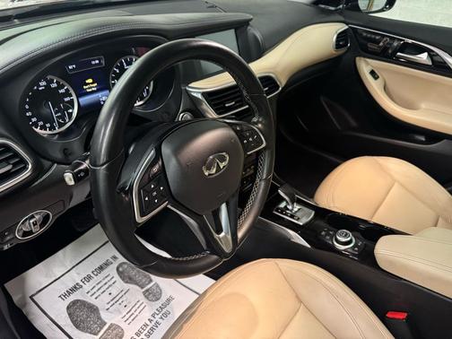 2018 INFINITI QX30 Premium