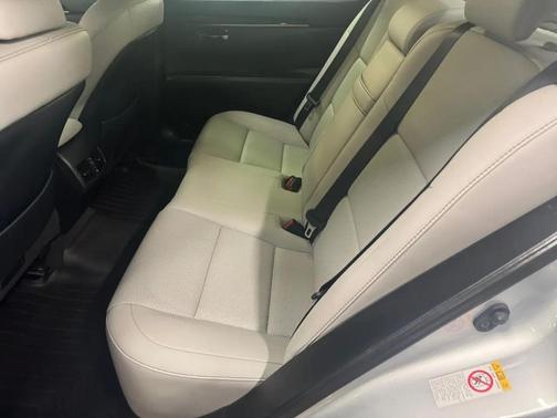 Silver 2016 Lexus ES 350 Base