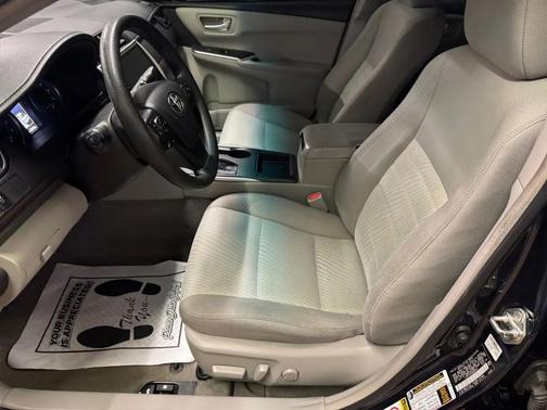 Parisian Night Pearl 2017 Toyota Camry LE