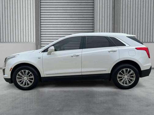 Crystal White Tricoat 2017 Cadillac XT5 Luxury