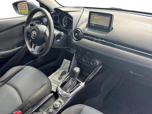 Sapphire 2017 Toyota Yaris iA Base