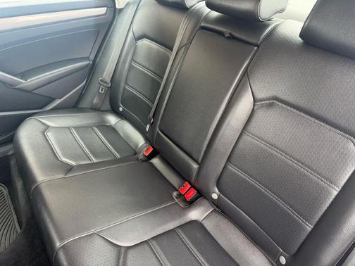 2015 Volkswagen Passat 1.8T Limited Edition