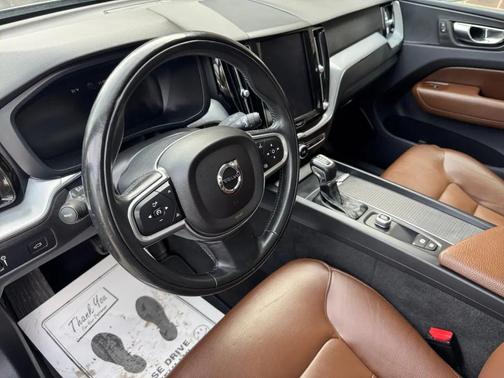2018 Volvo XC60 T6 Momentum