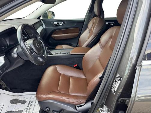 2018 Volvo XC60 T6 Momentum