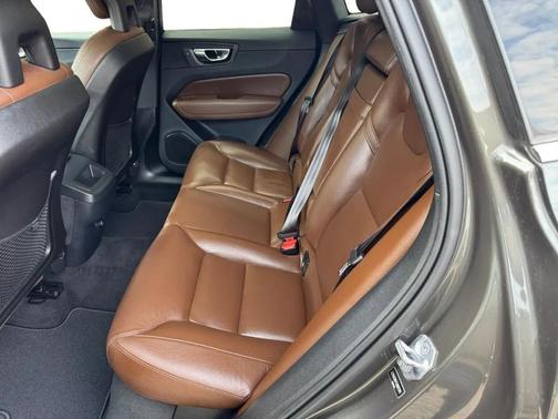 2018 Volvo XC60 T6 Momentum