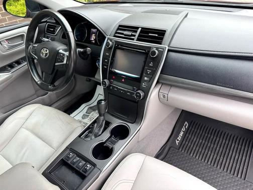 2016 Toyota Camry Hybrid XLE